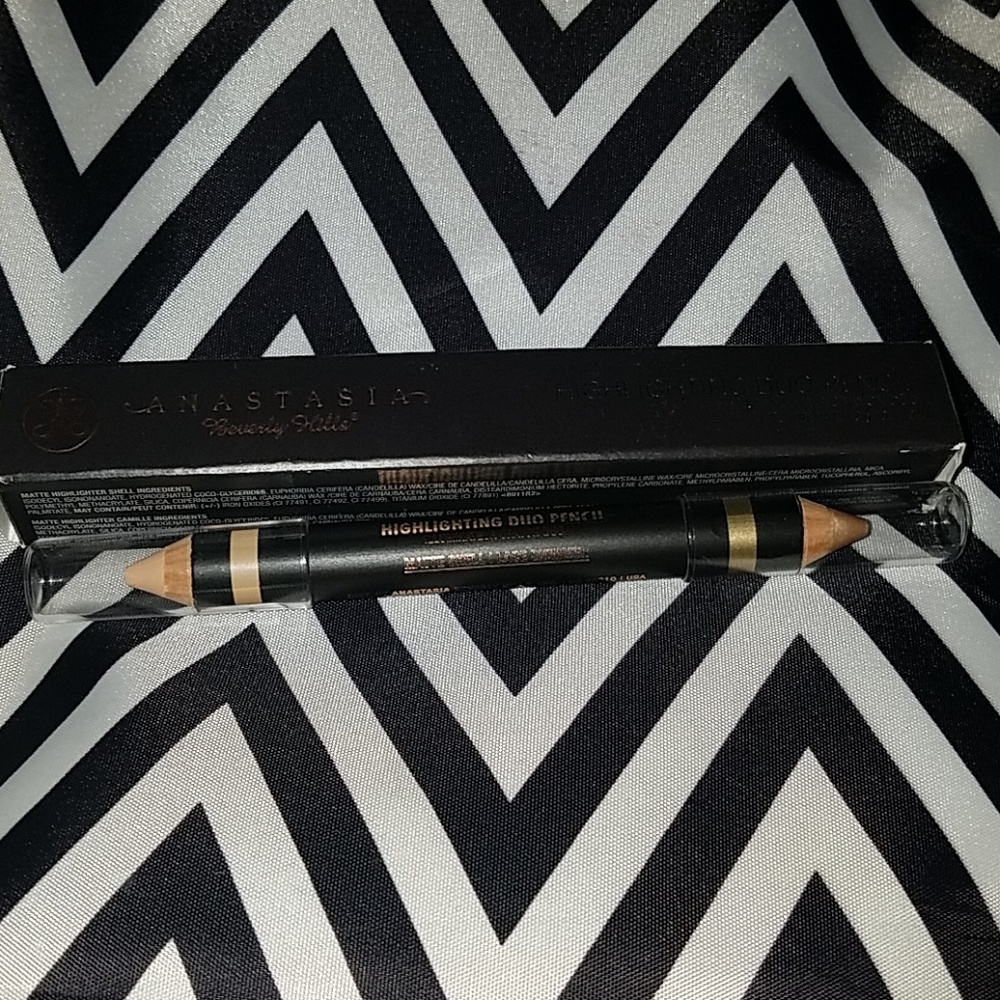Highlighting duo pencil in shell/ lace